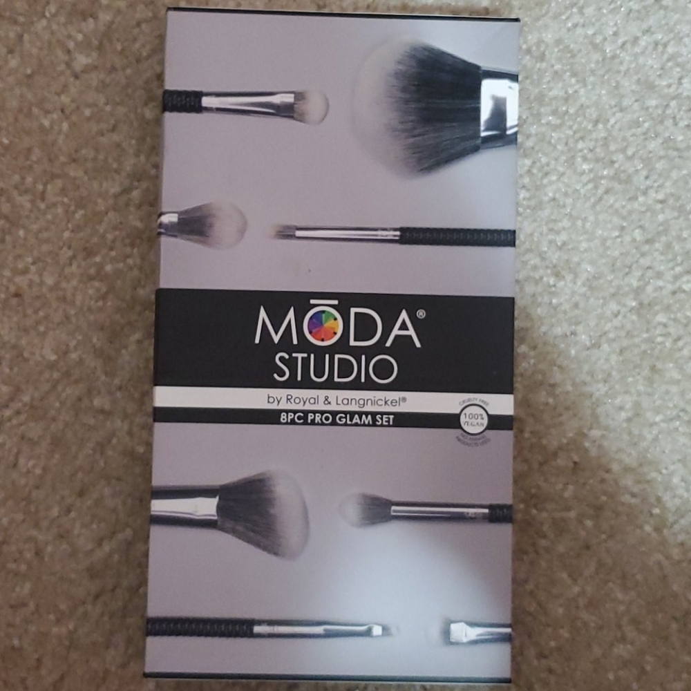 Makeup brushes